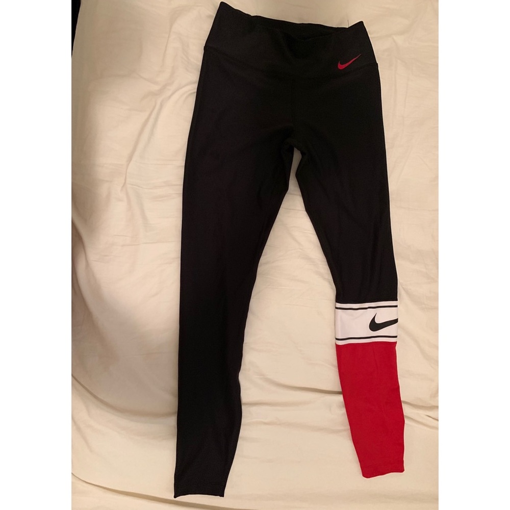 SOLD Nike Power Victory Tight Fit leggings